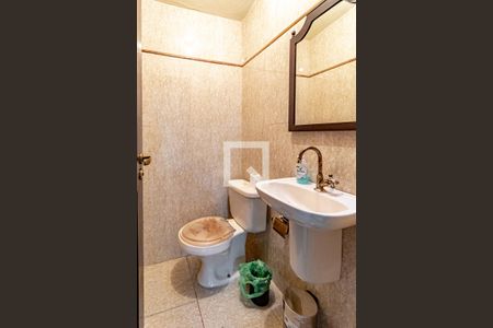 Casa de condomínio à venda com 175m², 5 quartos e 3 vagas Casa de condomínio à venda com 175m², 5 quartos e 3 vagasLavabo