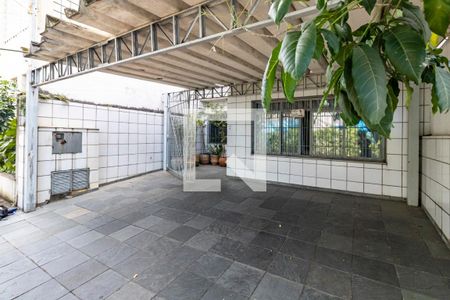 Casa de condomínio à venda com 175m², 5 quartos e 3 vagas Casa de condomínio à venda com 175m², 5 quartos e 3 vagasGaragem