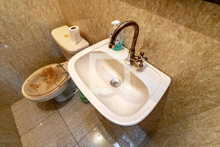 Casa de condomínio à venda com 175m², 5 quartos e 3 vagas Casa de condomínio à venda com 175m², 5 quartos e 3 vagasLavabo - Torneira