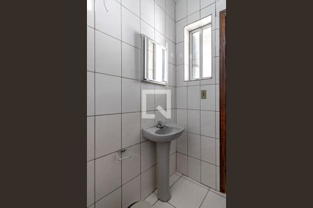 Casa de condomínio à venda com 175m², 5 quartos e 3 vagas Casa de condomínio à venda com 175m², 5 quartos e 3 vagasBanheiro 03 de Serviço