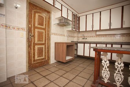 Apartamento para alugar com 131m², 3 quartos e 2 vagasCozinha