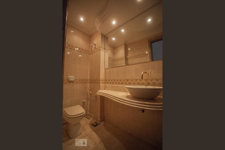 Banheiro Social de apartamento para alugar com 3 quartos, 131m² em Barra da Tijuca, Rio de Janeiro