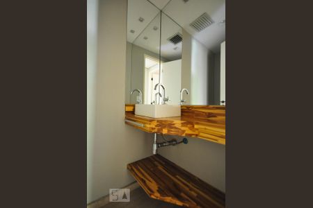 Apartamento à venda com 130m², 4 quartos e 2 vagaslavabo