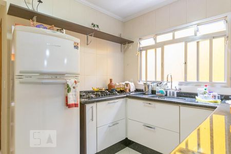 Casa à venda com 198m², 3 quartos e 2 vagas Casa à venda com 198m², 3 quartos e 2 vagasCozinha