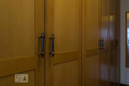 Apartamento à venda com 200m², 4 quartos e 4 vagasQuarto 4 - Suíte (Armários)