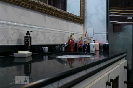 Apartamento à venda com 200m², 4 quartos e 4 vagasQuarto 4 - Suíte/ Banheiro (Torneira)