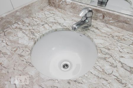 Banheiro de apartamento à venda com 2 quartos, 48m² em Super Quadra Morumbi, São Paulo