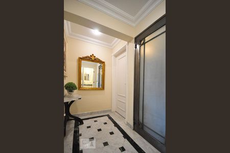 hall de entrada de apartamento para alugar com 3 quartos, 234m² em Paraíso do Morumbi, São Paulo