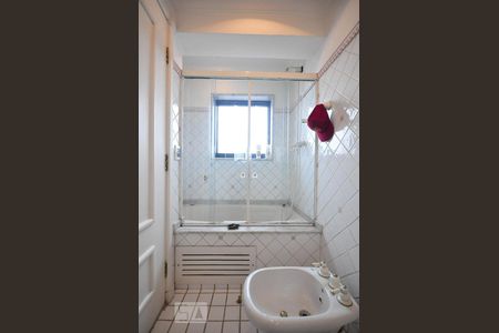 Apartamento para alugar com 234m², 3 quartos e 4 vagasbanheiro suíte 2