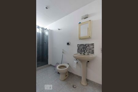Banheiro de apartamento para alugar com 2 quartos, 68m² em Água Branca, São Paulo