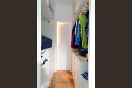 CLOSET DA SUITE de apartamento à venda com 3 quartos, 100m² em Leblon, Rio de Janeiro