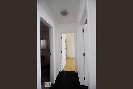 Corredor  de apartamento para alugar com 2 quartos, 90m² em Água Branca, São Paulo