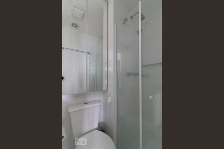 Banheiro de kitnet/studio para alugar com 1 quarto, 28m² em Aclimação, São Paulo