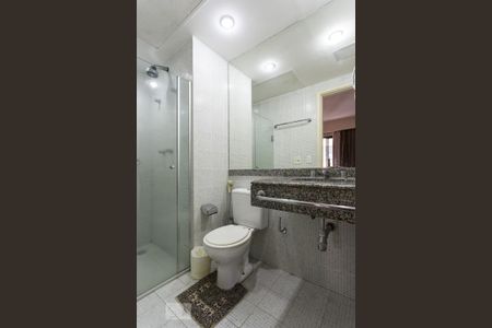Banheiro de kitnet/studio para alugar com 1 quarto, 27m² em Indianópolis, São Paulo