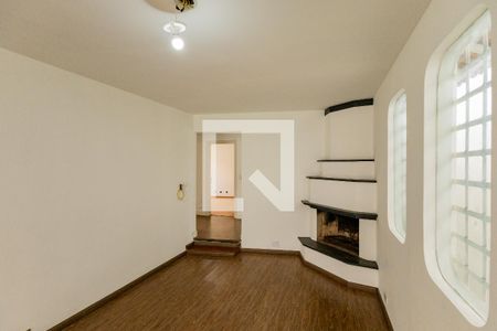 Sala de estar com lareira de casa para alugar com 3 quartos, 638m² em Brooklin Paulista, São Paulo