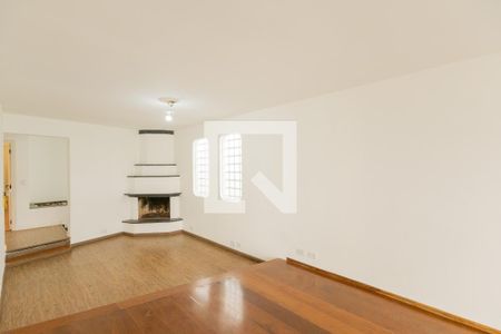 Sala de estar com lareira de casa para alugar com 3 quartos, 638m² em Brooklin Paulista, São Paulo