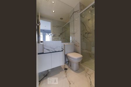 Banheiro de kitnet/studio para alugar com 1 quarto, 70m² em Santo Amaro, São Paulo