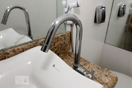 Apartamento para alugar com 90m², 2 quartos e 2 vagasToneira Banheiro de Serviço.