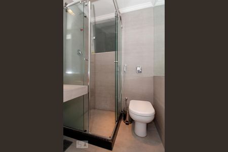 Apartamento para alugar com 90m², 2 quartos e 2 vagasBanheiro social.