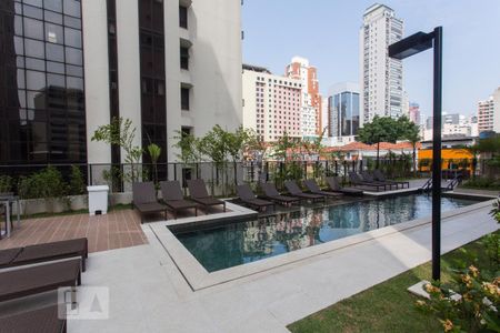 Studio para alugar com 27m², 1 quarto e 1 vaga Studio para alugar com 27m², 1 quarto e 1 vagaPiscina