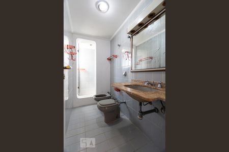Banheiro social de apartamento à venda com 4 quartos, 140m² em Vila Monte Alegre, São Paulo