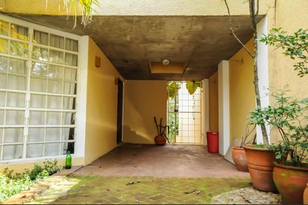 Casa à venda com 300m², 2 quartos e 2 vagasFacha de entrada