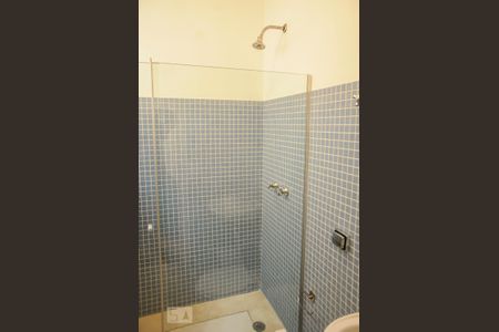 Casa à venda com 300m², 2 quartos e 2 vagasBanheiro 2