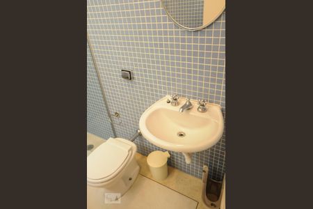 Casa à venda com 300m², 2 quartos e 2 vagasBanheiro 2