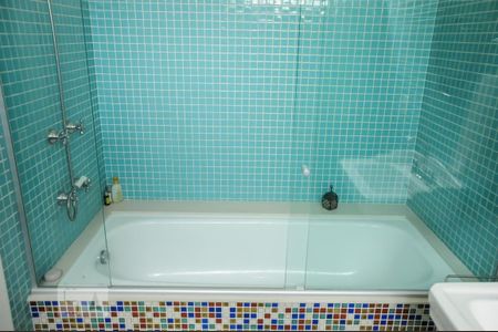 Casa à venda com 300m², 2 quartos e 2 vagasBanheiro 1