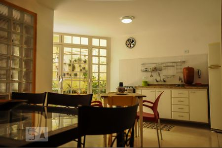 Casa à venda com 300m², 2 quartos e 2 vagasCozinha