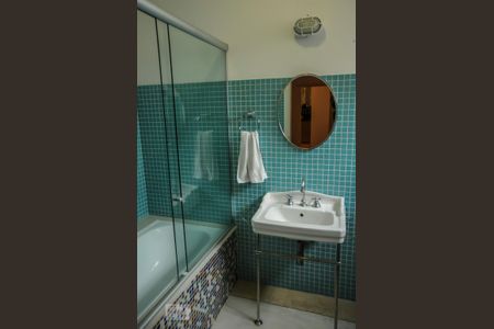 Casa à venda com 300m², 2 quartos e 2 vagasBanheiro 1