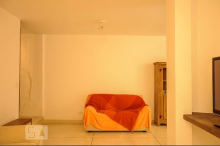 Casa à venda com 300m², 2 quartos e 2 vagasSala de Televisão