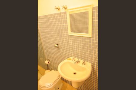 Casa à venda com 300m², 2 quartos e 2 vagasBanheiro 3