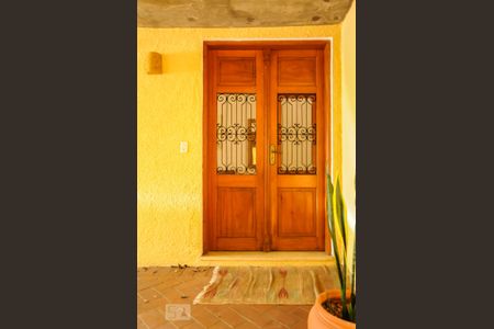 Casa à venda com 300m², 2 quartos e 2 vagasPorta de Entrada