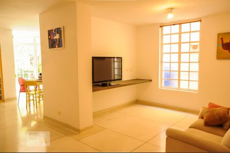 Casa à venda com 300m², 2 quartos e 2 vagasSala de Televisão