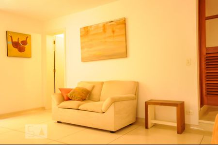 Casa à venda com 300m², 2 quartos e 2 vagasSala de Televisão