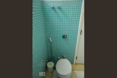 Casa à venda com 300m², 2 quartos e 2 vagasBanheiro 1