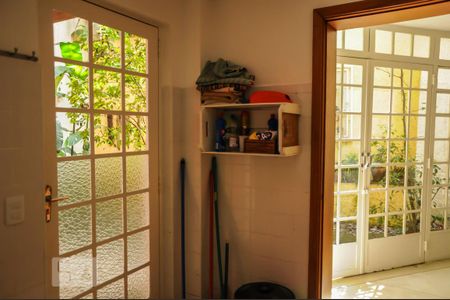 Casa à venda com 300m², 2 quartos e 2 vagasÁrea de Serviço