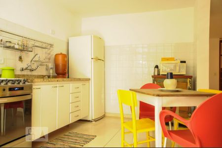 Casa à venda com 300m², 2 quartos e 2 vagasCozinha