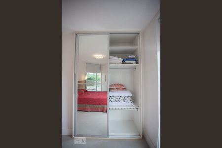 Armarios Suite de apartamento à venda com 1 quarto, 57m² em Barra da Tijuca, Rio de Janeiro