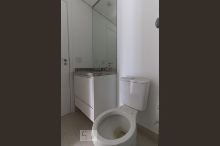 Banheiro de kitnet/studio para alugar com 1 quarto, 43m² em Santo Amaro, São Paulo