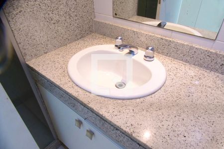 Apartamento para alugar com 80m², 2 quartos e 1 vaga Apartamento para alugar com 80m², 2 quartos e 1 vagaSuíte banheiro