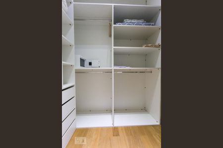 Apartamento para alugar com 77m², 2 quartos e 1 vaga Apartamento para alugar com 77m², 2 quartos e 1 vagaCloset
