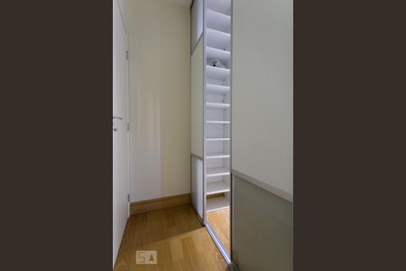 Apartamento para alugar com 77m², 2 quartos e 1 vaga Apartamento para alugar com 77m², 2 quartos e 1 vagaCorredor Suíte