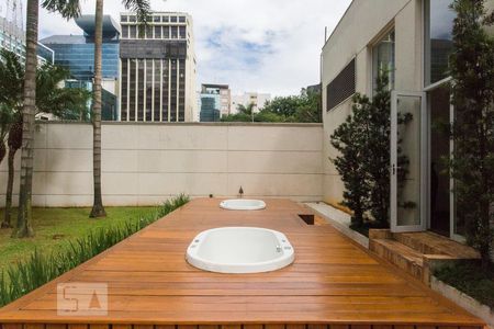 Apartamento para alugar com 77m², 2 quartos e 1 vaga Apartamento para alugar com 77m², 2 quartos e 1 vagaJacuzzi