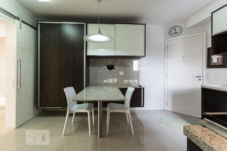 Apartamento à venda com 147m², 3 quartos e 3 vagas Apartamento à venda com 147m², 3 quartos e 3 vagasCozinha