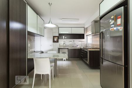 Apartamento à venda com 147m², 3 quartos e 3 vagas Apartamento à venda com 147m², 3 quartos e 3 vagasCozinha