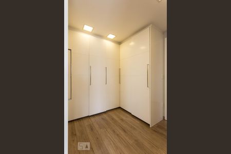 Apartamento à venda com 147m², 3 quartos e 3 vagas Apartamento à venda com 147m², 3 quartos e 3 vagasSuíte 3 - Closet