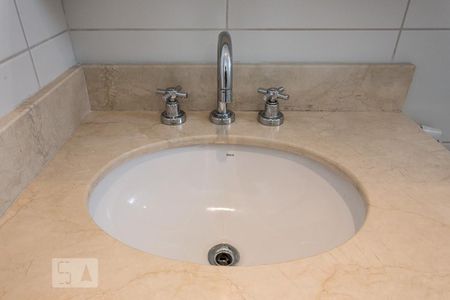 Apartamento à venda com 147m², 3 quartos e 3 vagas Apartamento à venda com 147m², 3 quartos e 3 vagasBanheiro da suíte 2