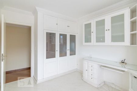 Apartamento à venda com 140m², 3 quartos e 2 vagasQuarto 2